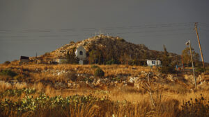 Photographie de Marios Fournaris à Perama en Grèce, collines avec couleurs chaudes, paysages désertiques